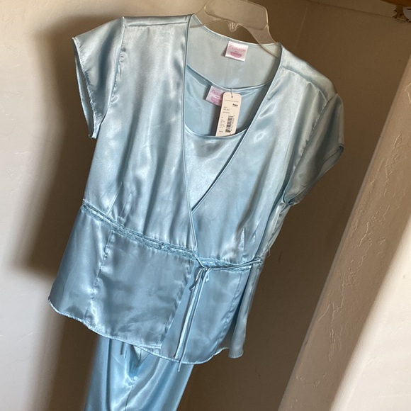 Silky 3pc Sleepwear Set (baby blue or black) - Picture 3 of 8